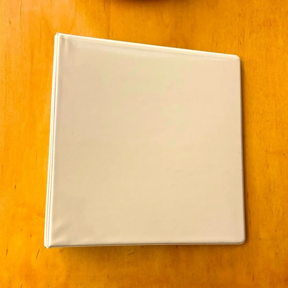😎 Heavy-Duty 3-Ring Binder, 3